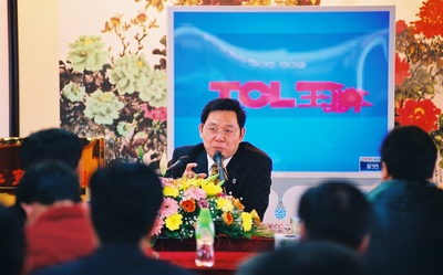 楊峰主席介紹華策集團的發展和企業管理經驗 楊峰主席介紹華策集團的發展和企業管理經驗